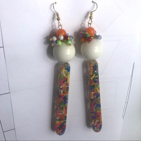 Sprinkle long bead rainbow 🌈 oversized earrings - Picture 3 of 4